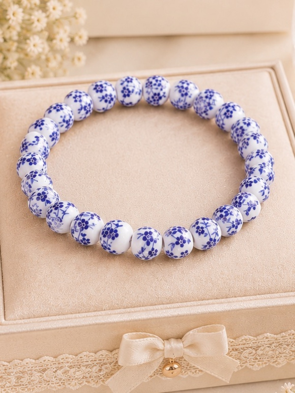 💎 Blue & White Floral Porcelain Beaded Stretch Bracelet – Romantic Cottage Chic